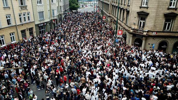 Stotine građana na protestima za Azru Spahić - Avaz