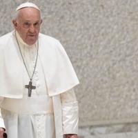 Papa Franjo još pati od prehlade, ograničio govore u javnosti
