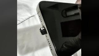 Koristio jeftin punjač za iPhone 15: Kabl se potpuno istopio, oštećen i telefon