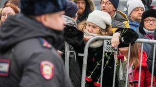 Hiljade građana Moskve se okupilo u koloni kako bi odalo počast Navaljnom