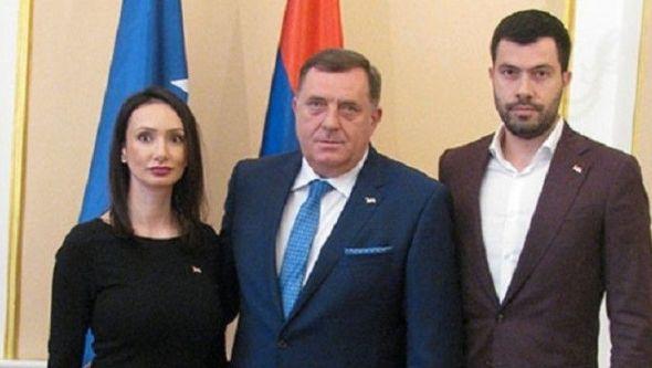 Milorad Dodik sa porodicom - Avaz