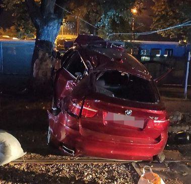 Smrskani BMW na mjestu nesreće - Avaz