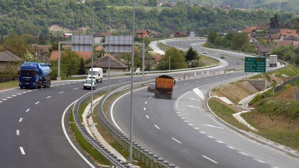 Povoljni uvjeti za vožnju i umjeren promet vozila - Avaz