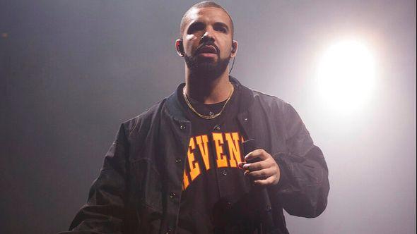 Drake performs during a concert as part of the Summer Sixteen Tour in New York, Aug. 5, 2016. Some audience members leaving a concert by Drake at a Manhattan theater came outside to see a New York Police Department officer filming those filing out, raising concerns from privacy advocates over what would be done with the footage - Avaz