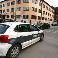 Šta se dešavalo u školi u Lukavcu u kojoj je ranjen nastavnik: Oglasila se policija