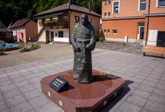 Spomenik fra Grgi Martiću - Avaz