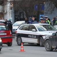 Šta se dešava u Tuzli: Udareno policijsko vozilo