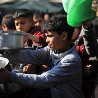 Potresne scene: Djeca u Gazi satima čekaju na obrok