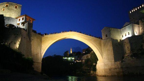 Stari most u Mostaru   - Avaz