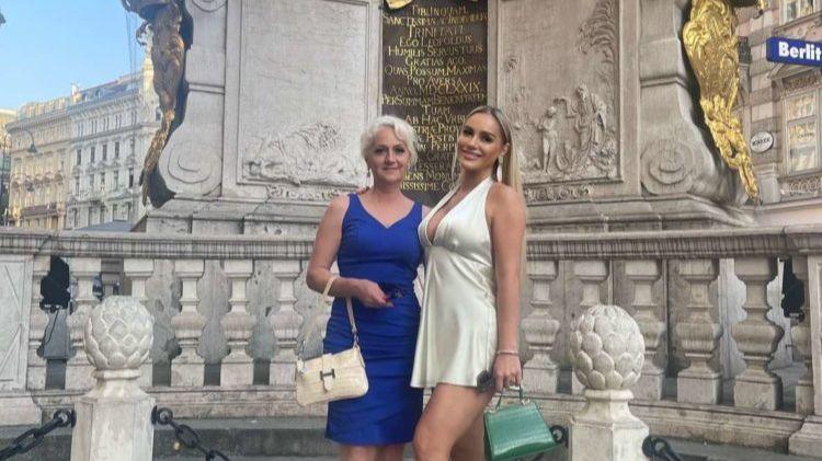 Vamp žene: Selma i njena mama se skinule u bikini, pogledajte kako izgledaju