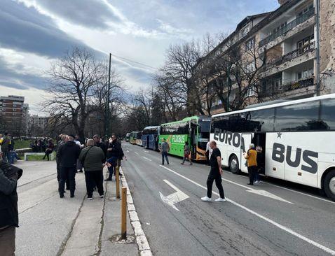 Brojni građani došli autobusima - Avaz
