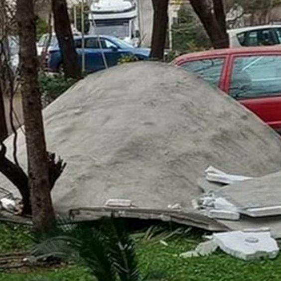 Haos na crnogorskom primorju: Olujni vjetar nosio krovove, oštećeno više automobila