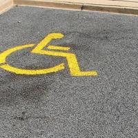 Zloupotreba parking mjesta za osobe sa invaliditetom: Na snazi povećane kazne već mjesec