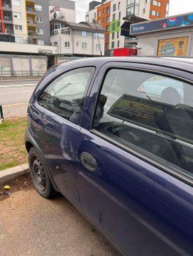 Probušene gume na brojnim automobilima u naseljima Otoka i Čengić Vila - Avaz