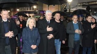 Čović i Krišto u Livnu: Zapalili svijeće za žrtve Vukovara i Škabrnje