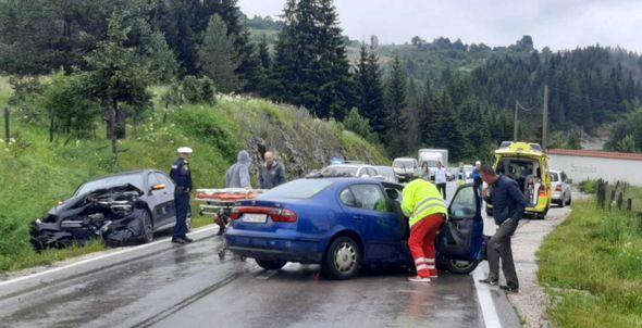 Policija i Hitna na mjestu nesreće - Avaz