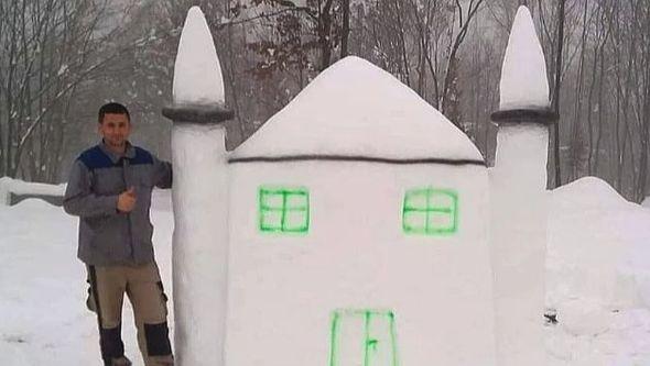 Napravio džamiju od snijega - Avaz