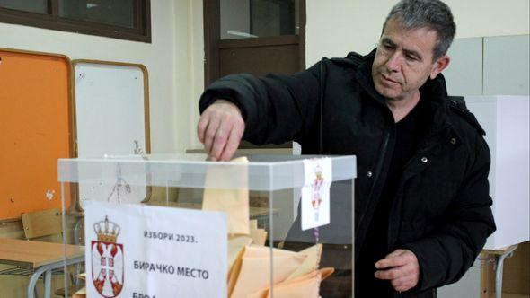 Mnogobrojni građani s Kosova na biralištu u Vranju - Avaz