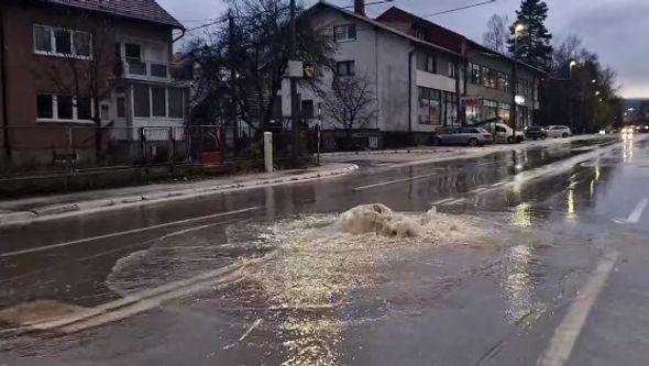 Bugojno: Velika količina vode na cesti - Avaz