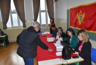 Incident u Podgorici tokom glasanja: Birač nasrnuo na članove biračkog odbora