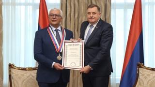 Dodik Ordenom časti odlikovao Andriju Mandića, prosrpskog političara u Crnoj Gori 