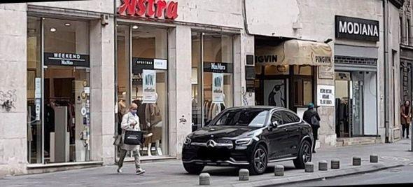 Sebija: Blokirala Titovu skupocjenim Mercedesom - Avaz
