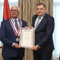 Dodik Ordenom časti odlikovao Andriju Mandića, prosrpskog političara u Crnoj Gori 