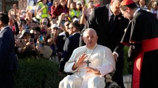 Papa Franjo pozvao svjetske vođe da otjeraju "mračne oblake rata"