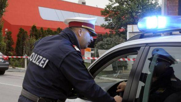 Policija traži oštećeni Mercedes - Avaz
