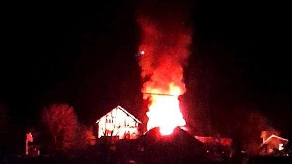 Požar progutao krov kuće - Avaz