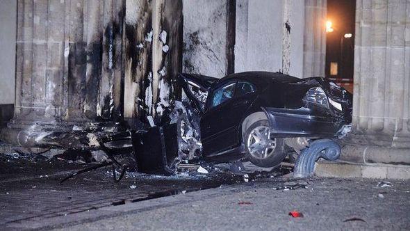 Mercedesom se zabio u Brandenburška vrata - Avaz