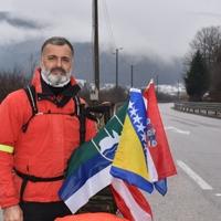 Enver Beganović na putu ka Meki stigao do Rudog: Budući hadžija prepješačio 1.500 kilometara