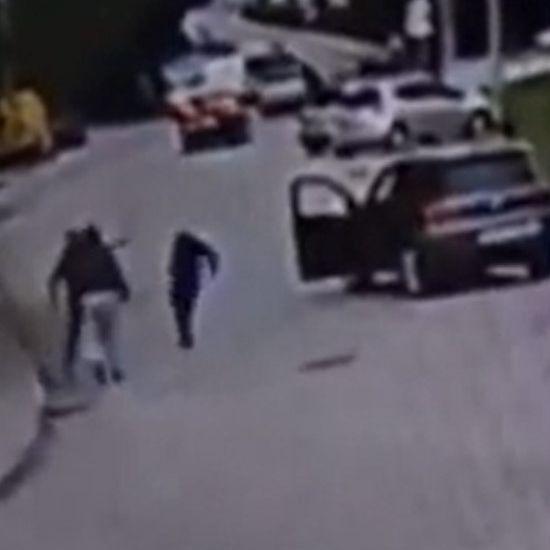 Video ubistva na Sokocu /  Prišao je vozilu i počeo pucati u Miroslava Milinkovića koji je izašao iz Tiguana