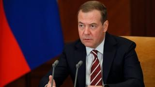 Medvedev: Slanje više zaliha američkog oružja znači da će Ukrajina goriti