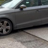 Video / Automobili u opasnosti: Velika razlika u visini ceste na prelazu iz Paromlinske ulice u Ložioničku