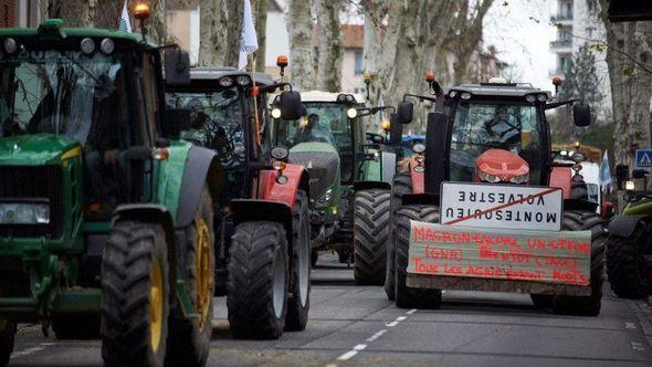 Protesti francuskih poljoprivrednika - Avaz