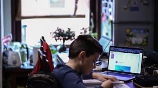 Novi nacrt zakona uskoro na skupštinskim klupama: Je li djeci potrebna online nastava