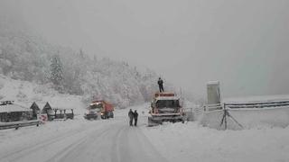 Snijeg izazvao haos: Kolaps na Kupresu, ko može, neka zaobiđe ovaj put