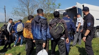 Ko dila pasoše migrantima: Uhapšenog Pakistanca "poslao Italijan"