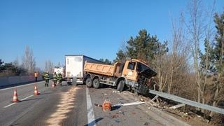 U teškoj saobraćajnoj nesreći kod Trnave poginuo vozač kamiona iz BiH