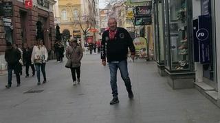 Bh. umjetnik nakon operacije raka prošetao ulicama Sarajeva