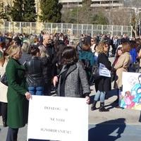 Foto + video / Više od 1.000 prosvjetara u Hercegovini izašlo na ulice u borbi za veće plaće