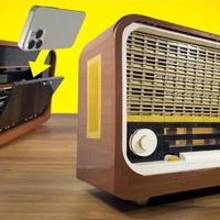 Starinski radio napravljen od lego kockica