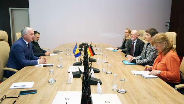 Sastanak s ministricom Luhrman - Avaz