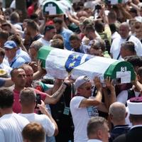 Potočari: Hiljade ljudi klanjalo dženazu za 30 žrtava genocida u Srebrenici