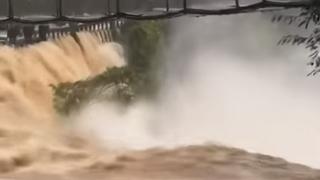 Poplave u australskom Kvinslendu: Aerodrom potopljen, krokodili na ulicama