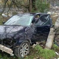 BMW-om udario u betonski stub: Sat ostao zakovan na 120 kilometara na sat