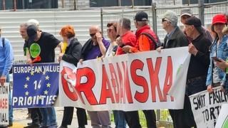 Okončan protest grupe ReSTART: Dvadesetak građana uputilo zahtjeve ispred Ambasade SAD-a, OHR-a i Delegacije EU