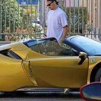 Zavirite u garažu Zlatana Ibrahimovića: Obožava Ferrari, ali jedan automobil se posebno izdvaja
