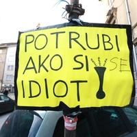 Na saobraćajnom znaku u Zagrebu osvanula poruka: "Potrubi ako si idiot"